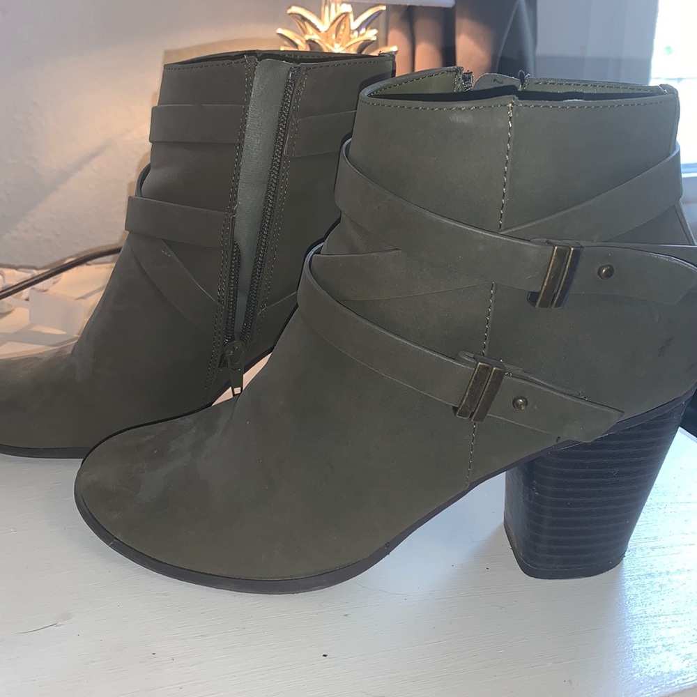 Charlotte Russe Booties size: 8